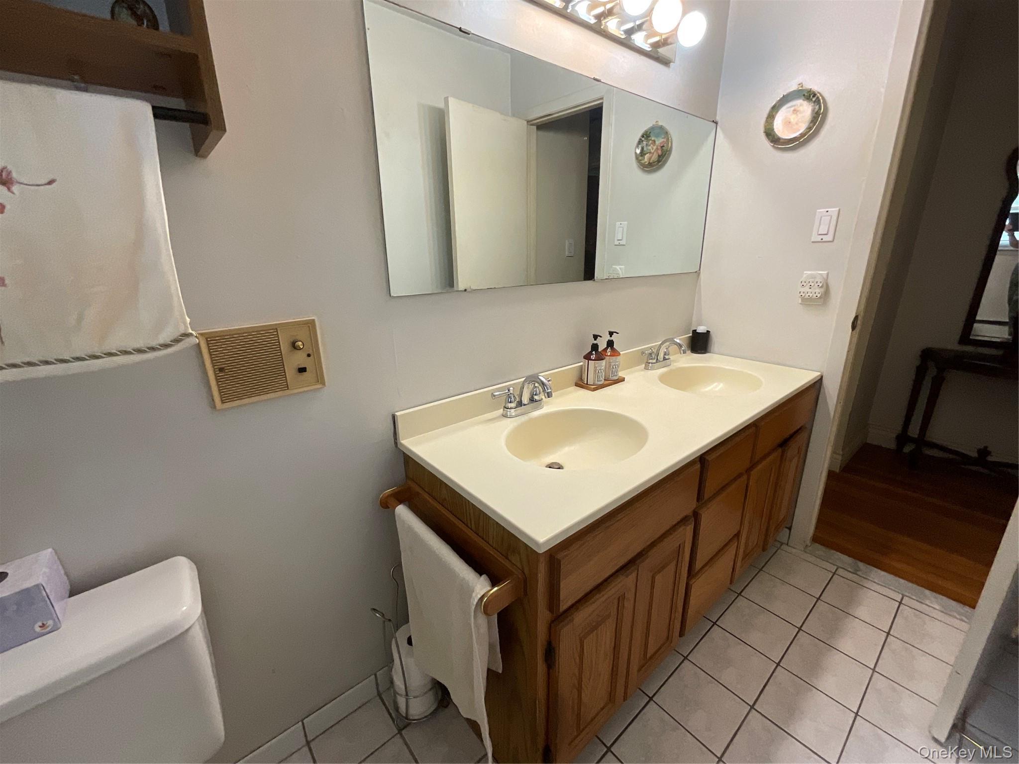 Single Family Pleasant Avenue Nassau County, NY 11735, MLS-1045429-17