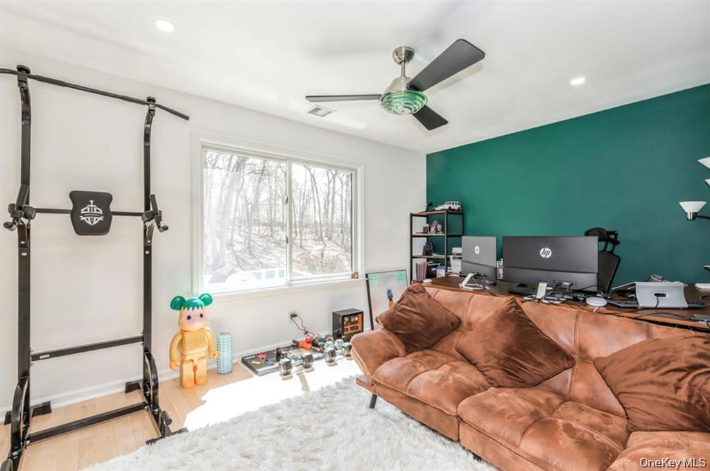 Single Family Midvale Avenue  Suffolk County, NY 11776, MLS-1045441-17