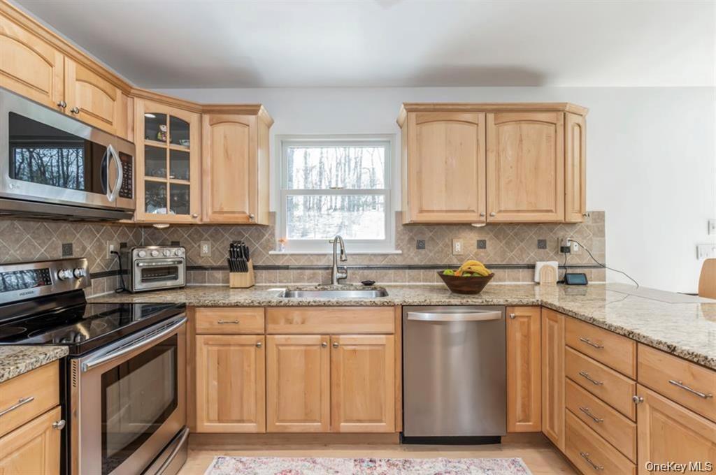 Single Family Midvale Avenue  Suffolk County, NY 11776, MLS-1045441-4