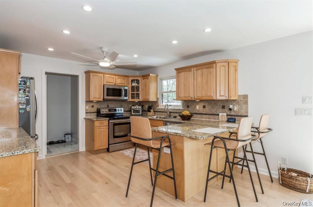 Single Family Midvale Avenue  Suffolk County, NY 11776, MLS-1045441-6