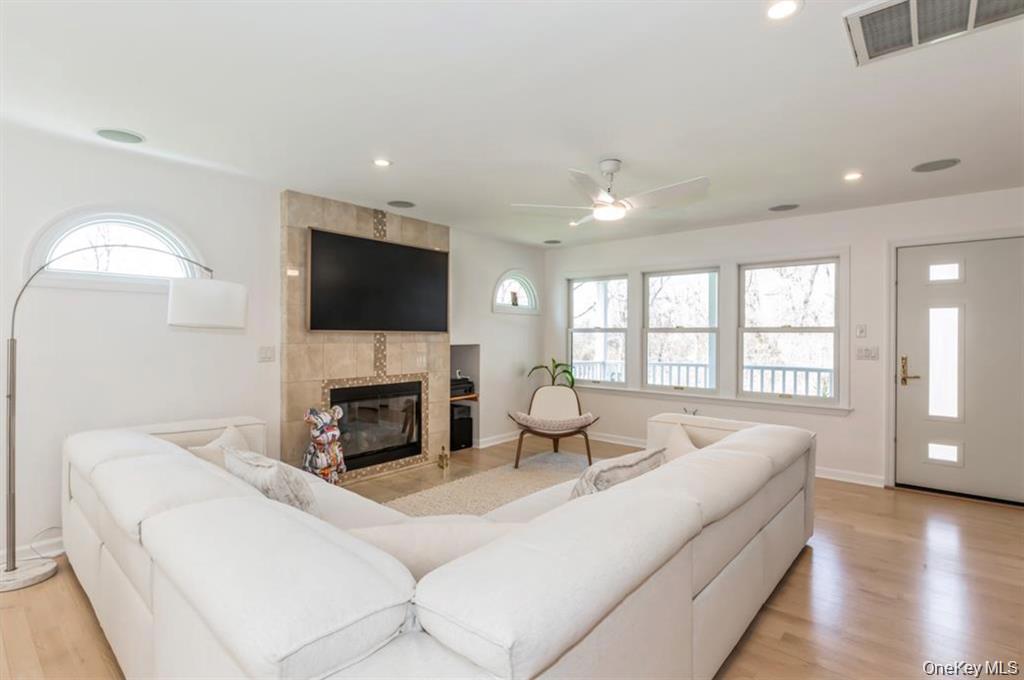 Single Family Midvale Avenue  Suffolk County, NY 11776, MLS-1045441-8