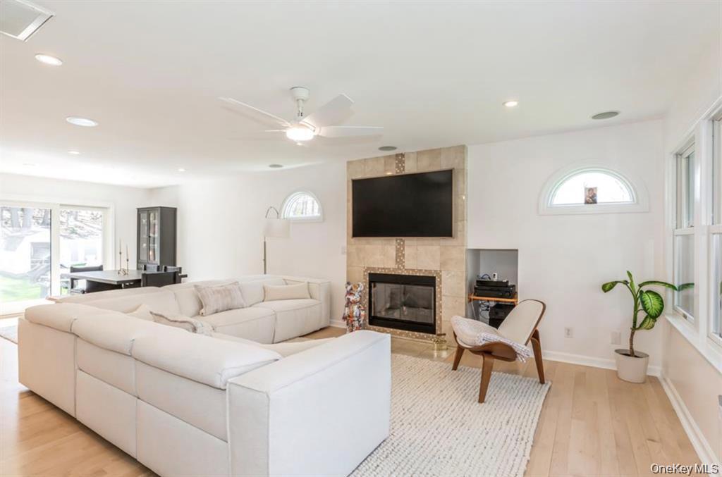 Single Family Midvale Avenue  Suffolk County, NY 11776, MLS-1045441-9