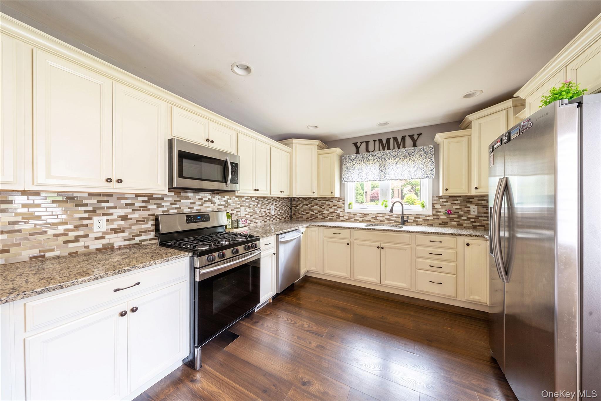 Single Family Ormond Place  Suffolk County, NY 11967, MLS-1045447-10