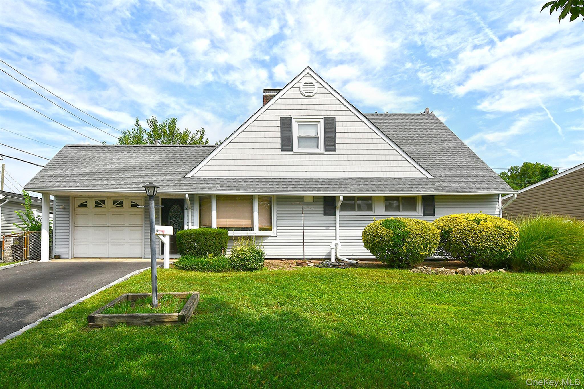 Single Family Woodcock Lane  Nassau County, NY 11756, MLS-1045472-2