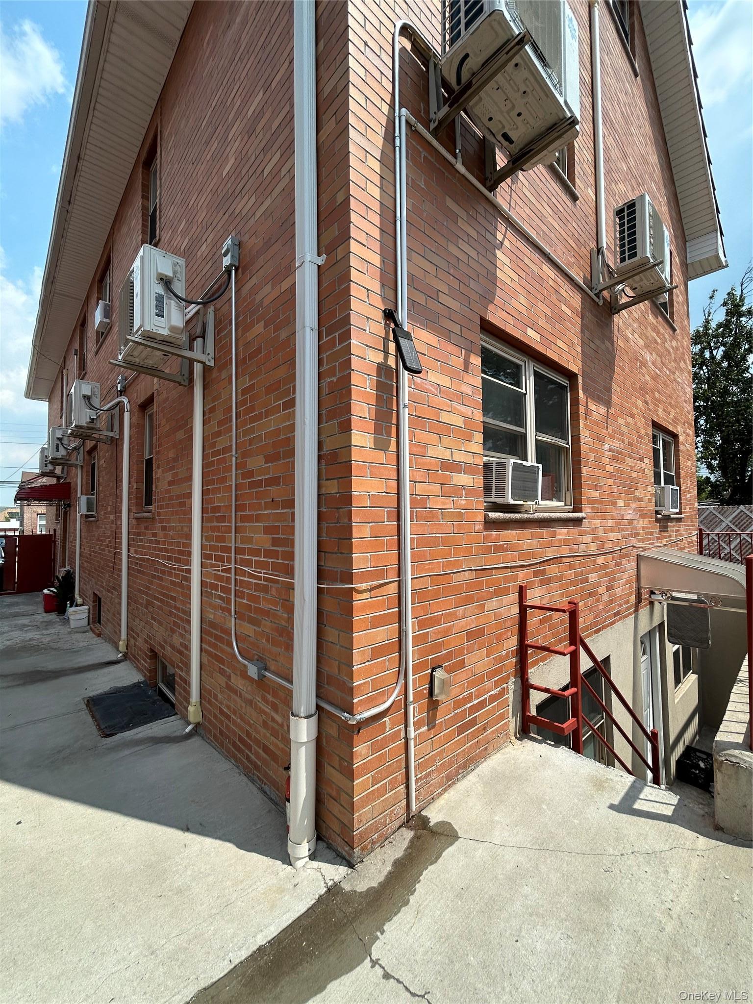 Single Family 57th Road Queens, NY 11379, MLS-1045489-4