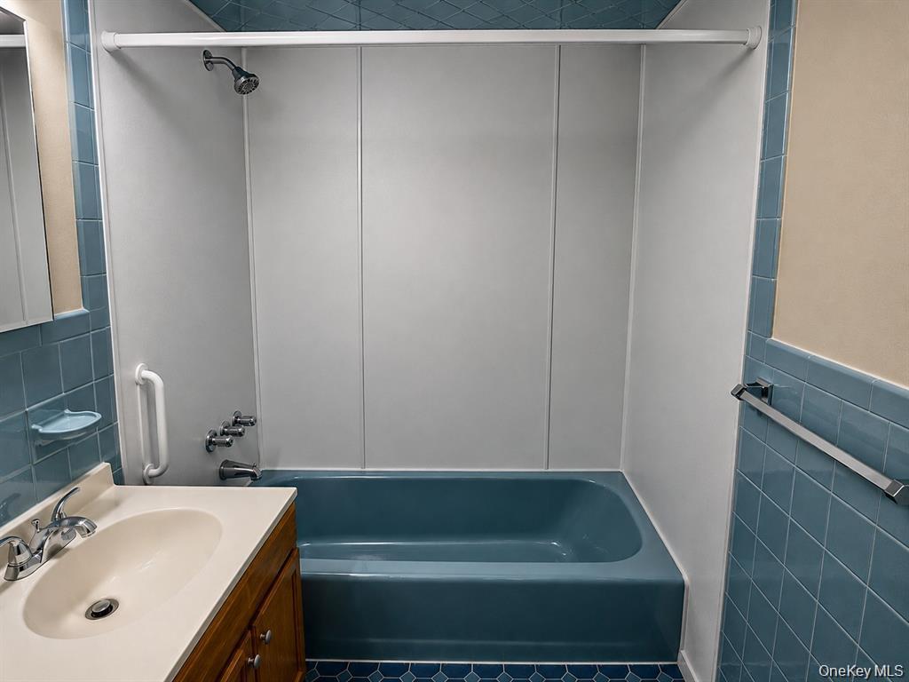 Single Family Mayflower Avenue Bronx, NY 10461, MLS-1045495-9