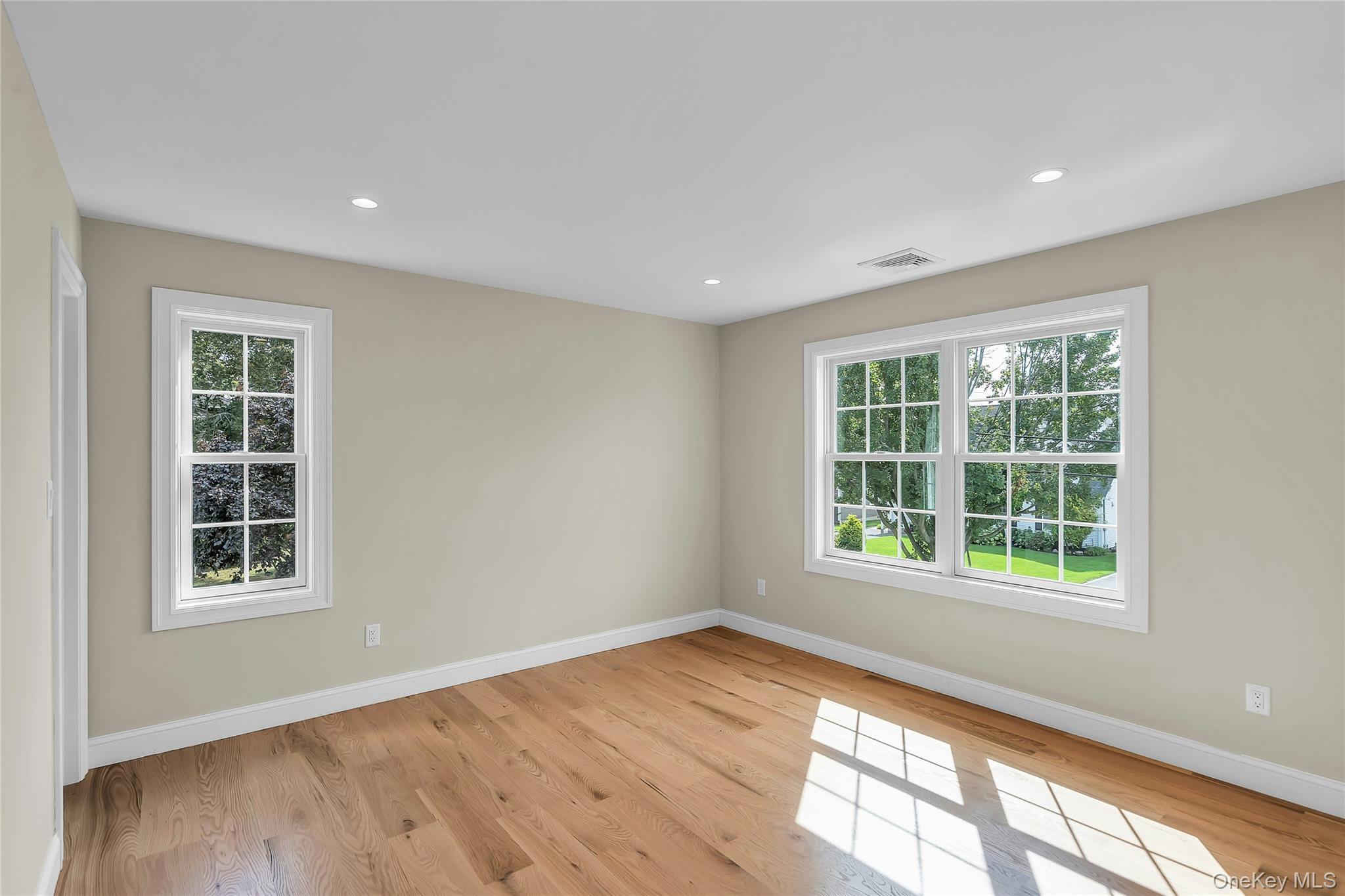 Single Family Linden Avenue  Nassau County, NY 11714, MLS-1045536-15