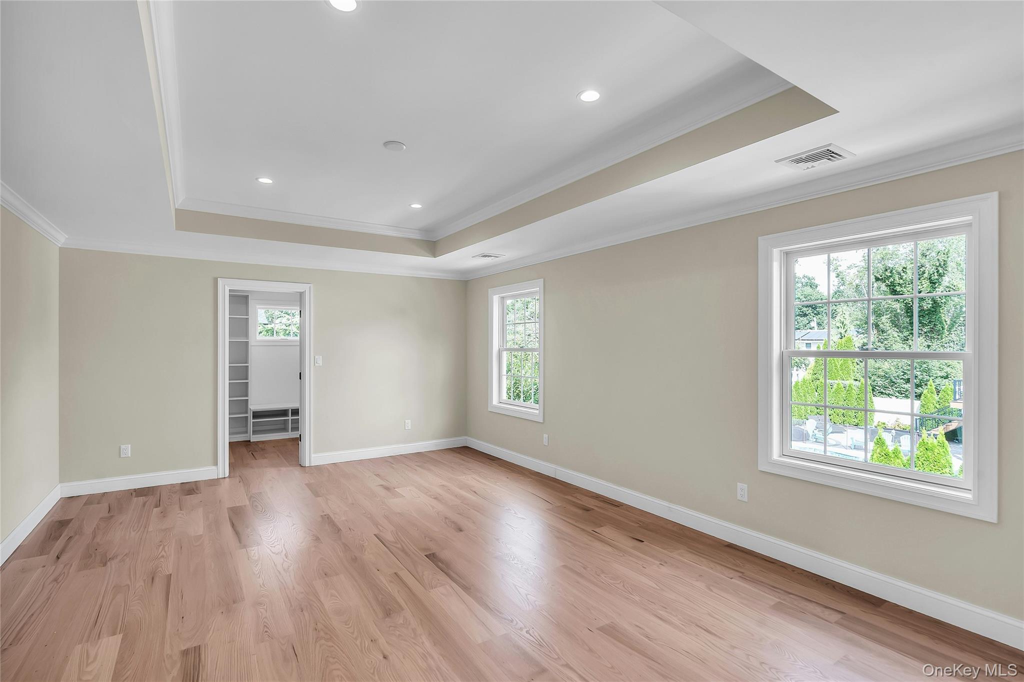 Single Family Linden Avenue  Nassau County, NY 11714, MLS-1045536-22
