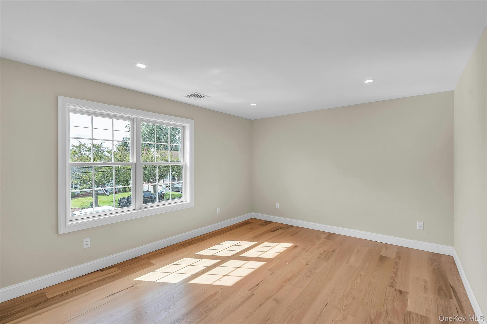 Single Family Linden Avenue  Nassau County, NY 11714, MLS-1045536-24