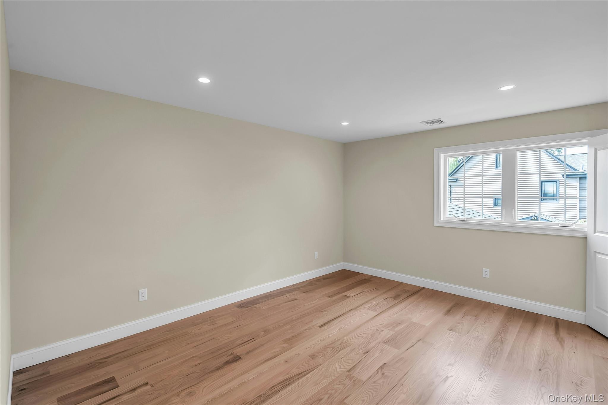Single Family Linden Avenue  Nassau County, NY 11714, MLS-1045536-26