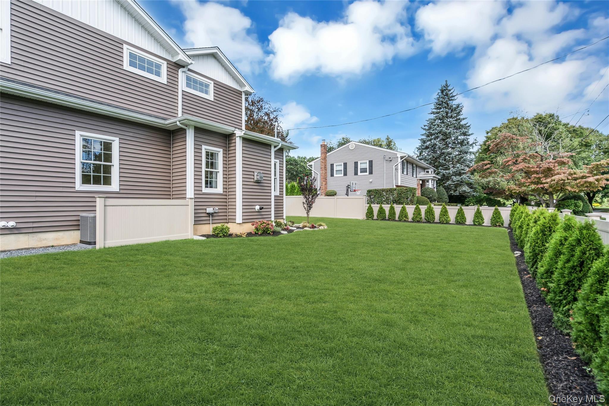 Single Family Linden Avenue  Nassau County, NY 11714, MLS-1045536-32