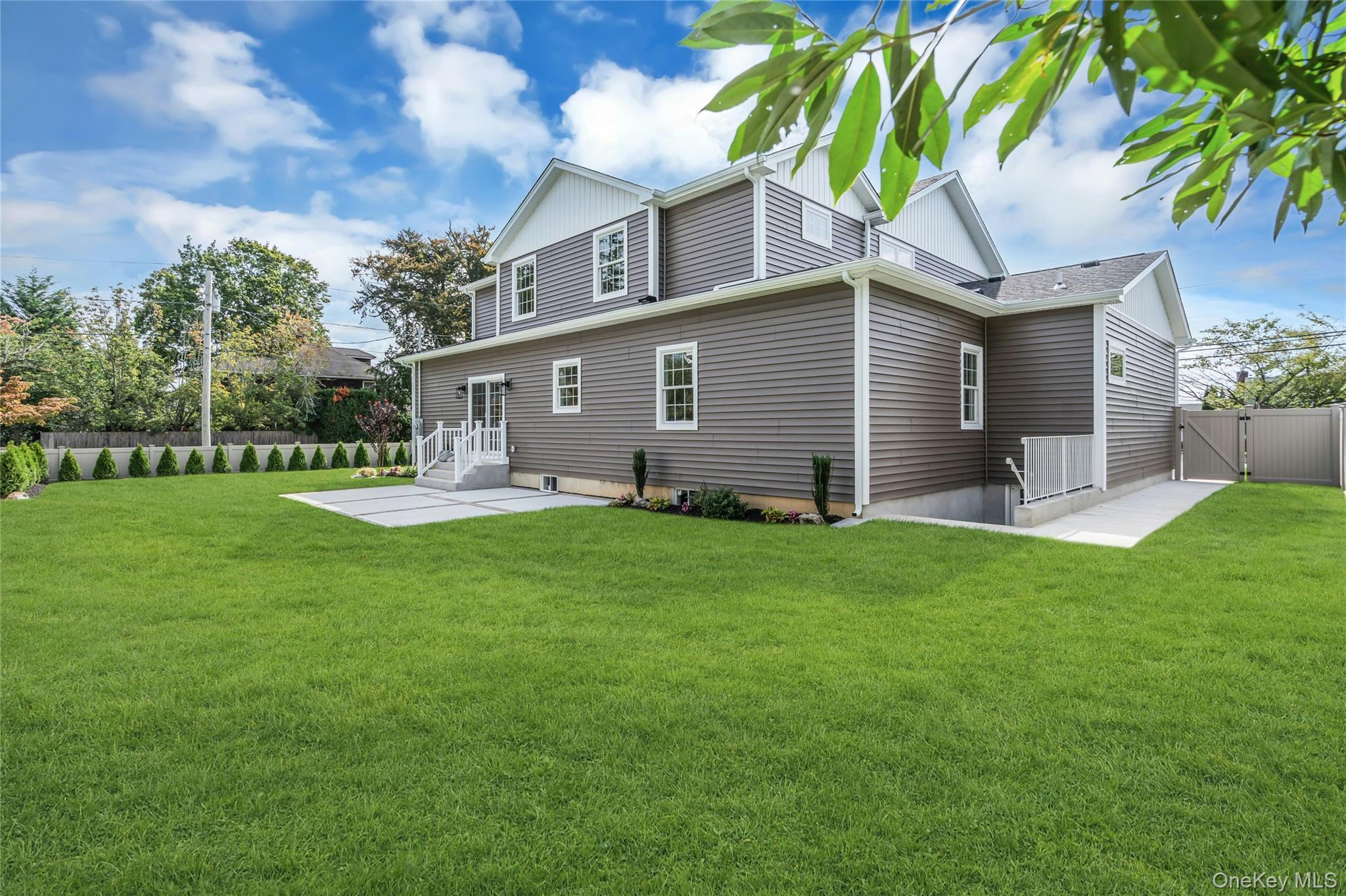 Single Family Linden Avenue  Nassau County, NY 11714, MLS-1045536-35