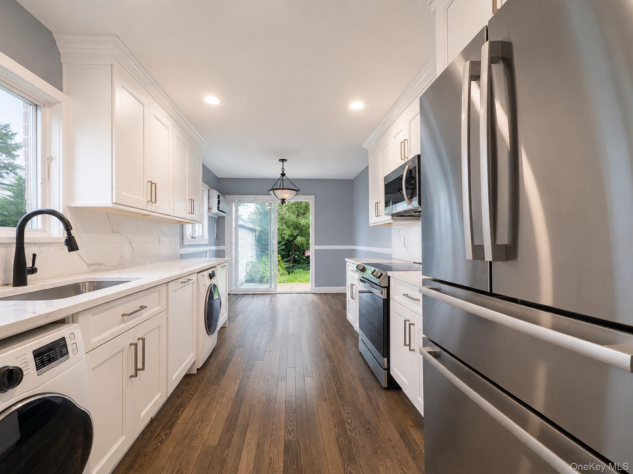 Single Family 171st Street Queens, NY 11366, MLS-1045591-16