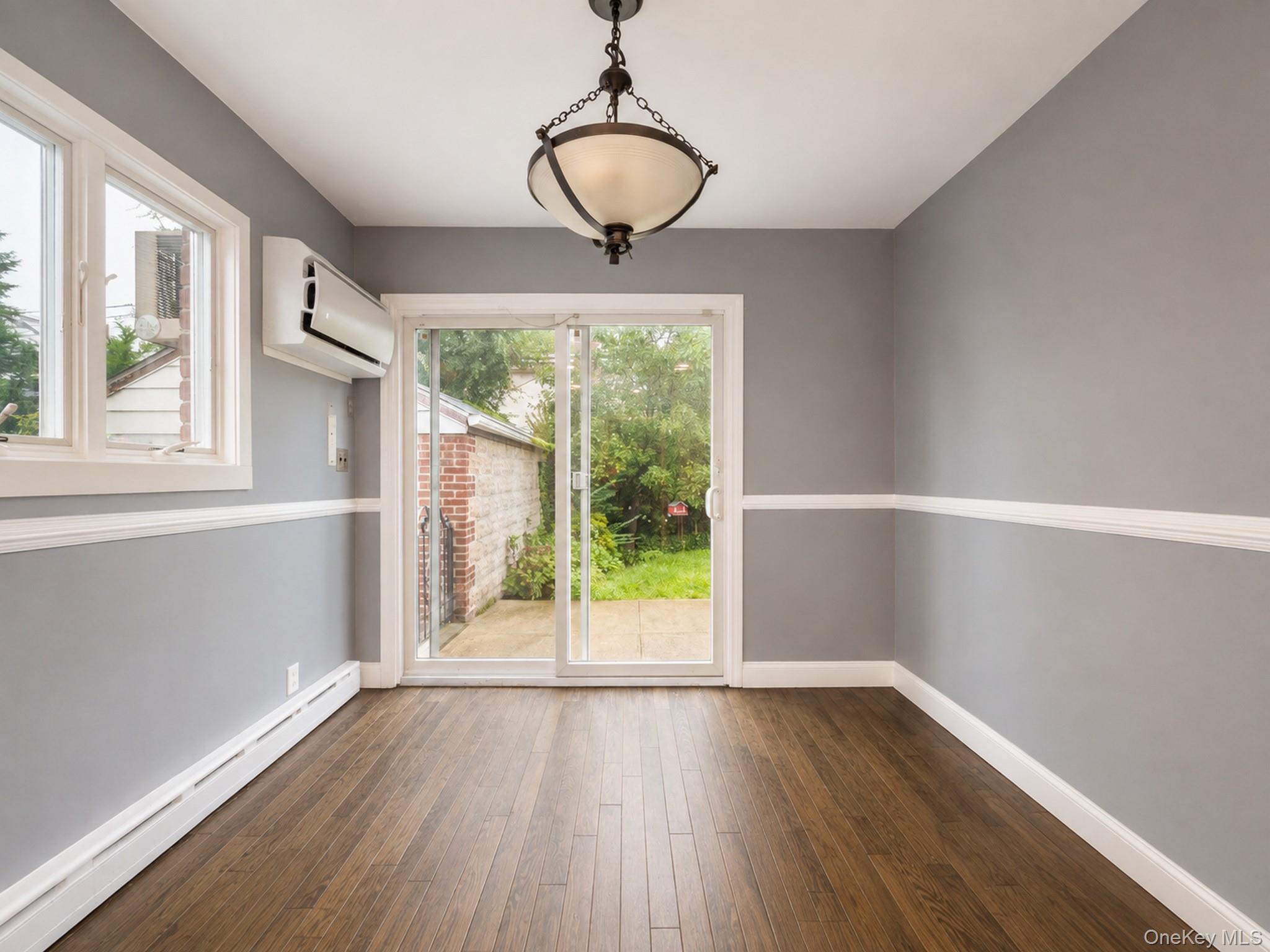 Single Family 171st Street Queens, NY 11366, MLS-1045591-18