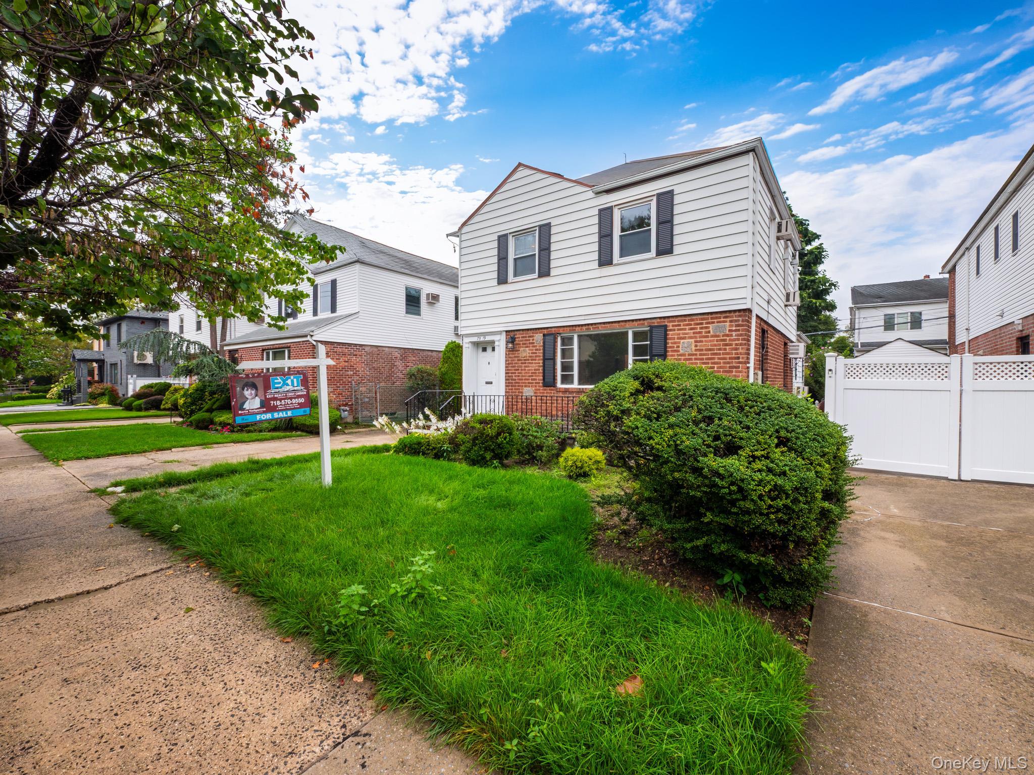 Single Family 171st Street Queens, NY 11366, MLS-1045591-2