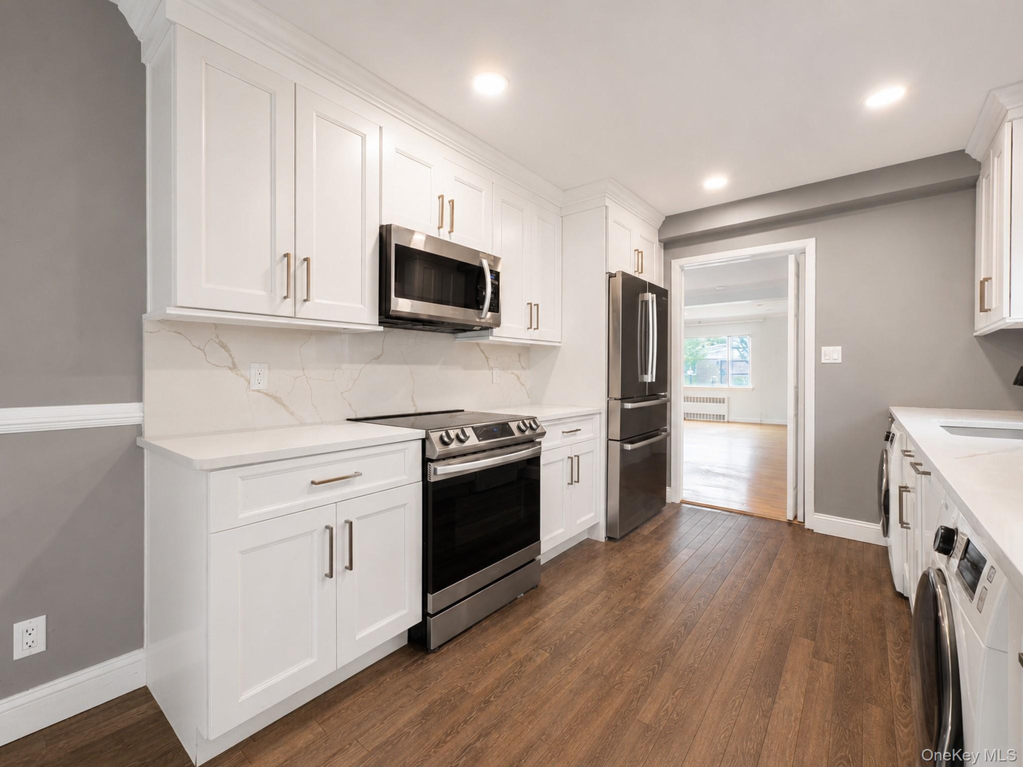 Single Family 171st Street Queens, NY 11366, MLS-1045591-21