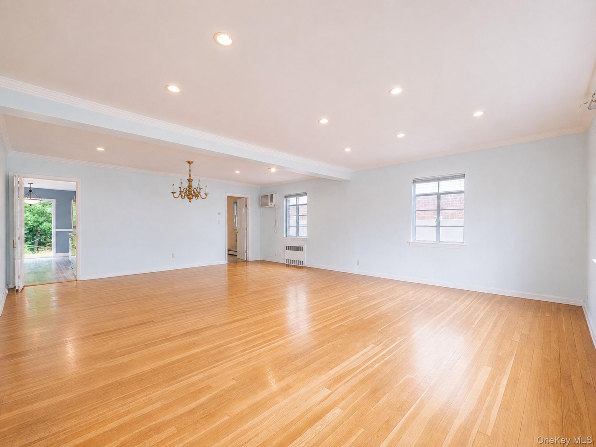 Single Family 171st Street Queens, NY 11366, MLS-1045591-3