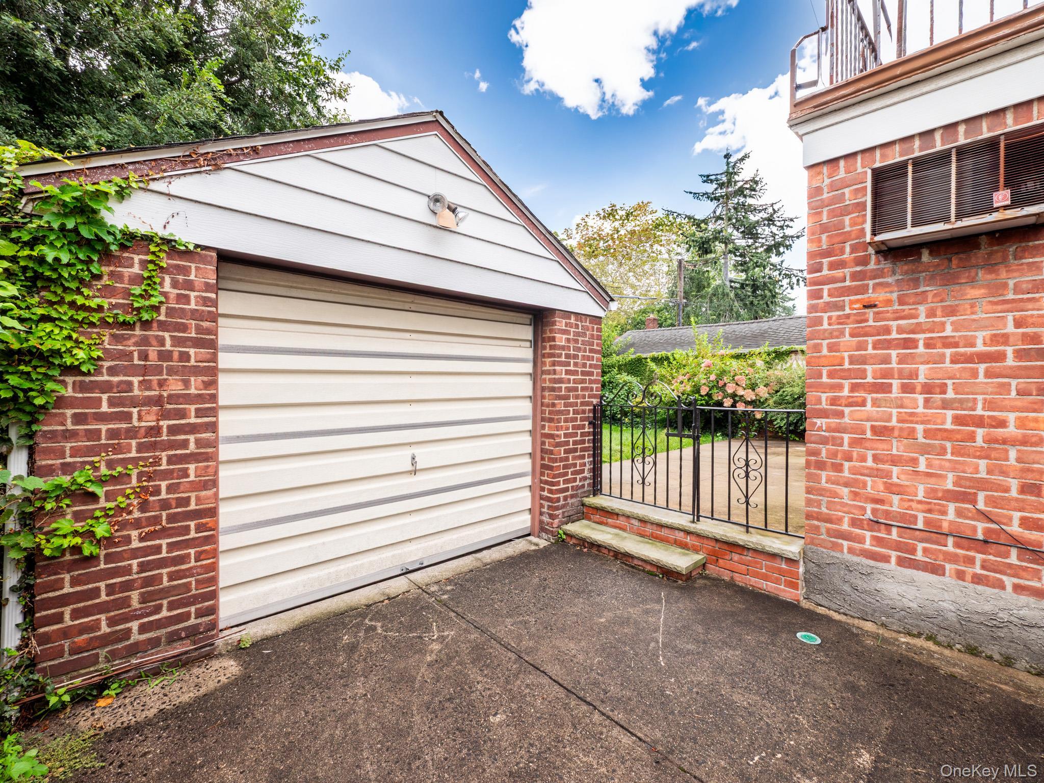 Single Family 171st Street Queens, NY 11366, MLS-1045591-36