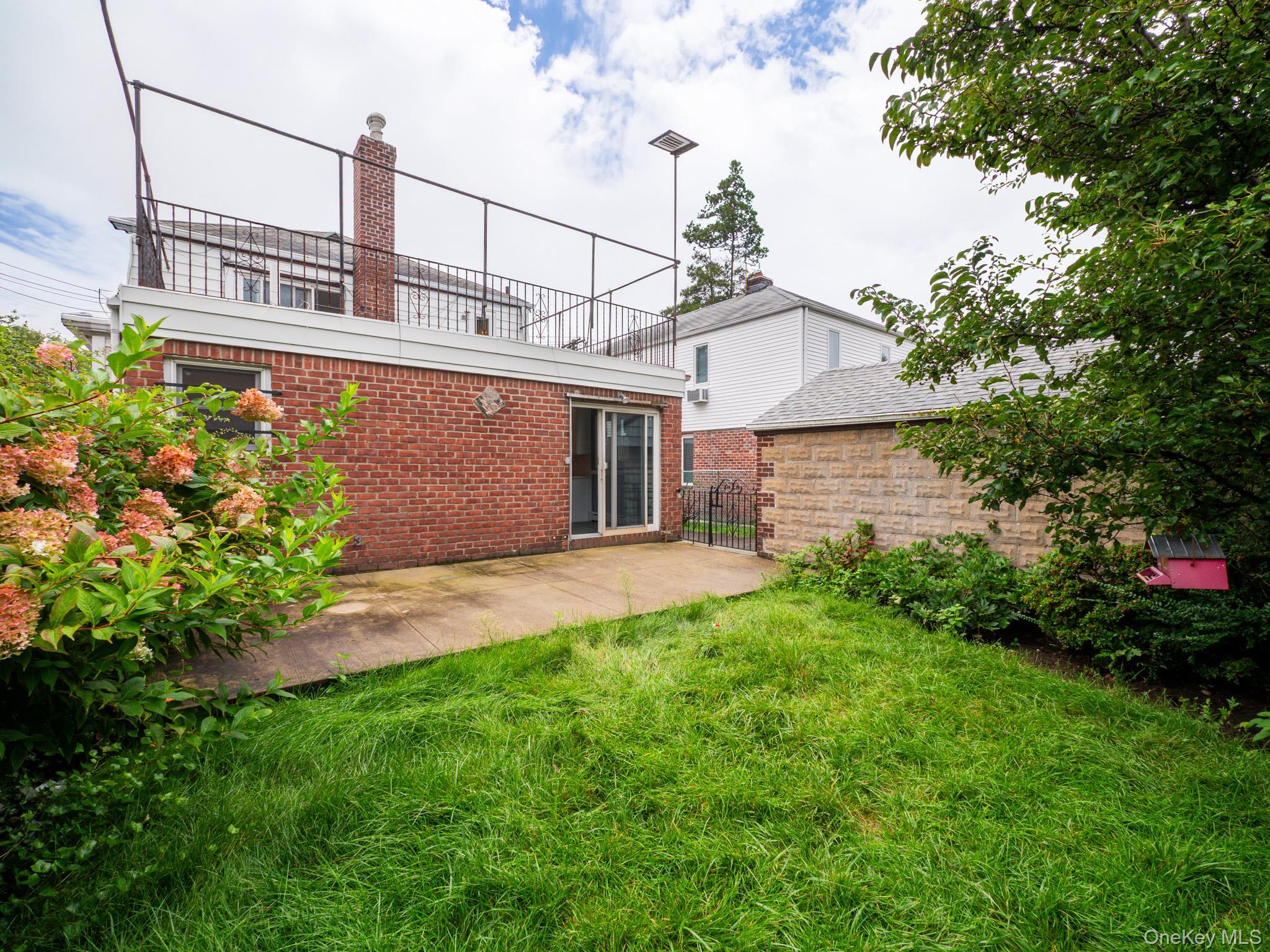 Single Family 171st Street Queens, NY 11366, MLS-1045591-40