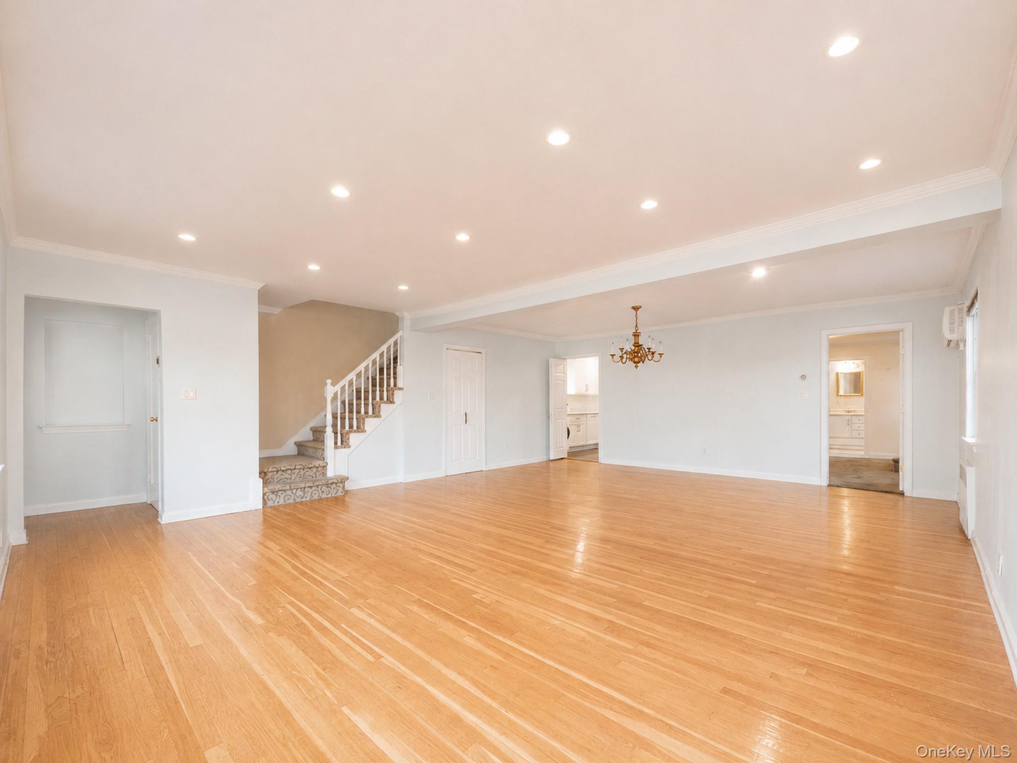 Single Family 171st Street Queens, NY 11366, MLS-1045591-5