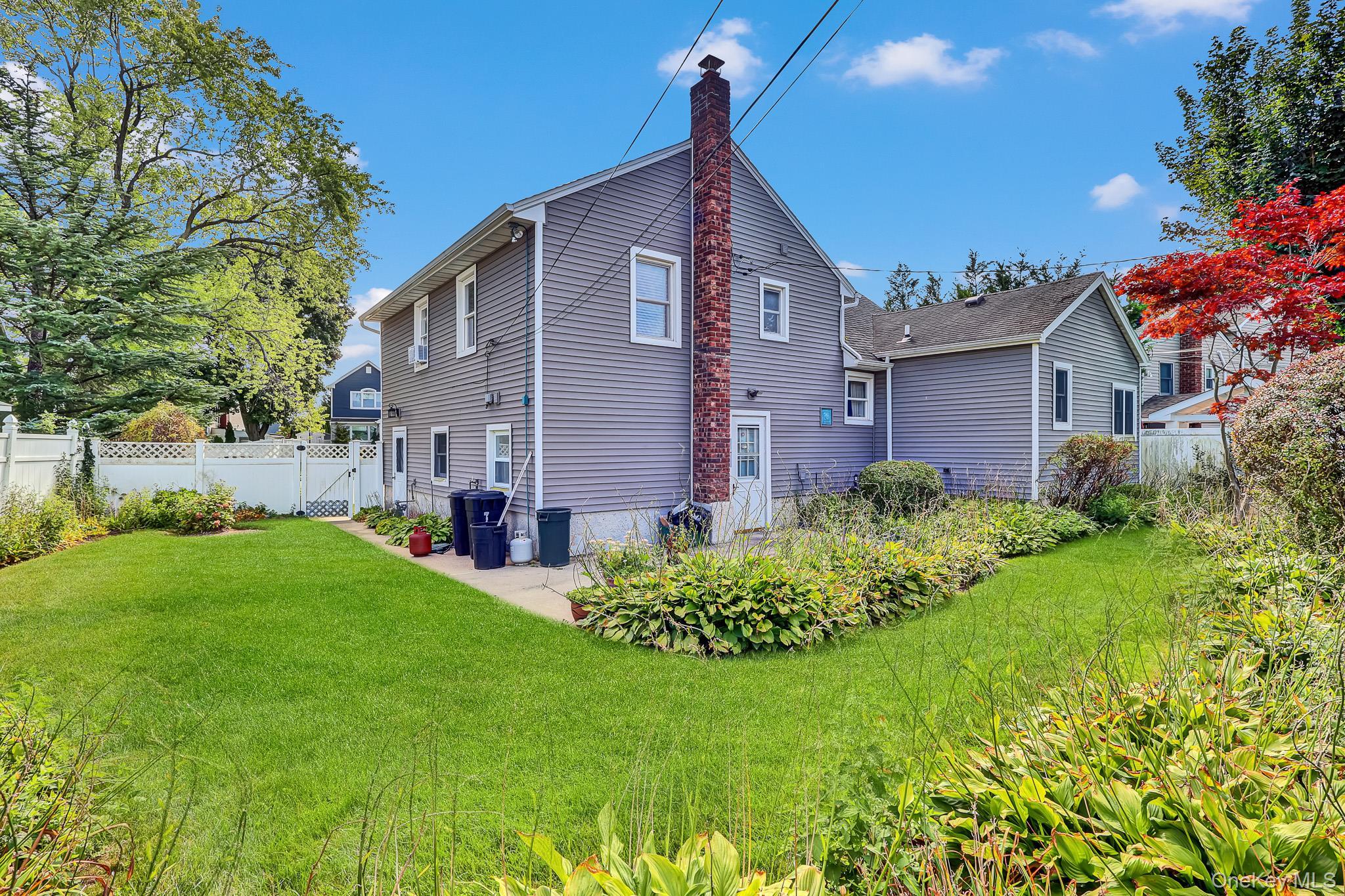Single Family Simon Place  Nassau County, NY 11793, MLS-1045598-7
