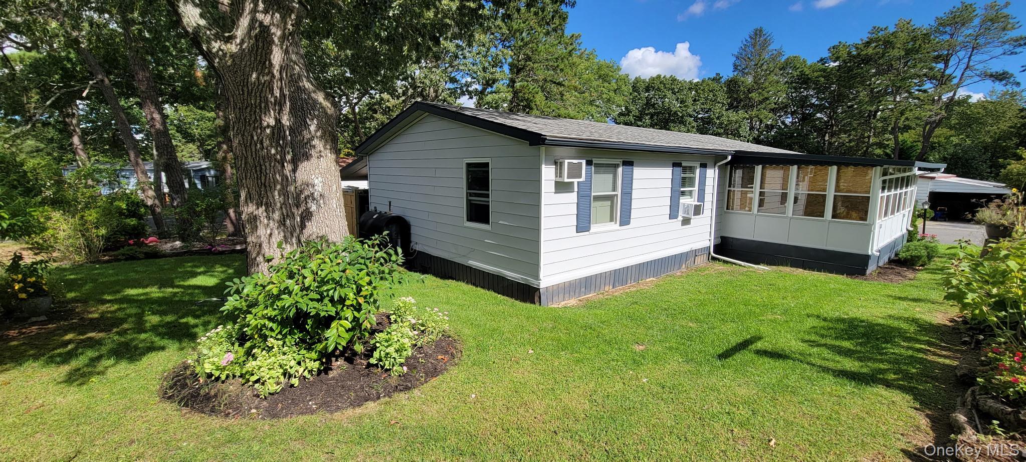 Single Family Riverleigh Avenue  Suffolk County, NY 11901, MLS-1045620-13