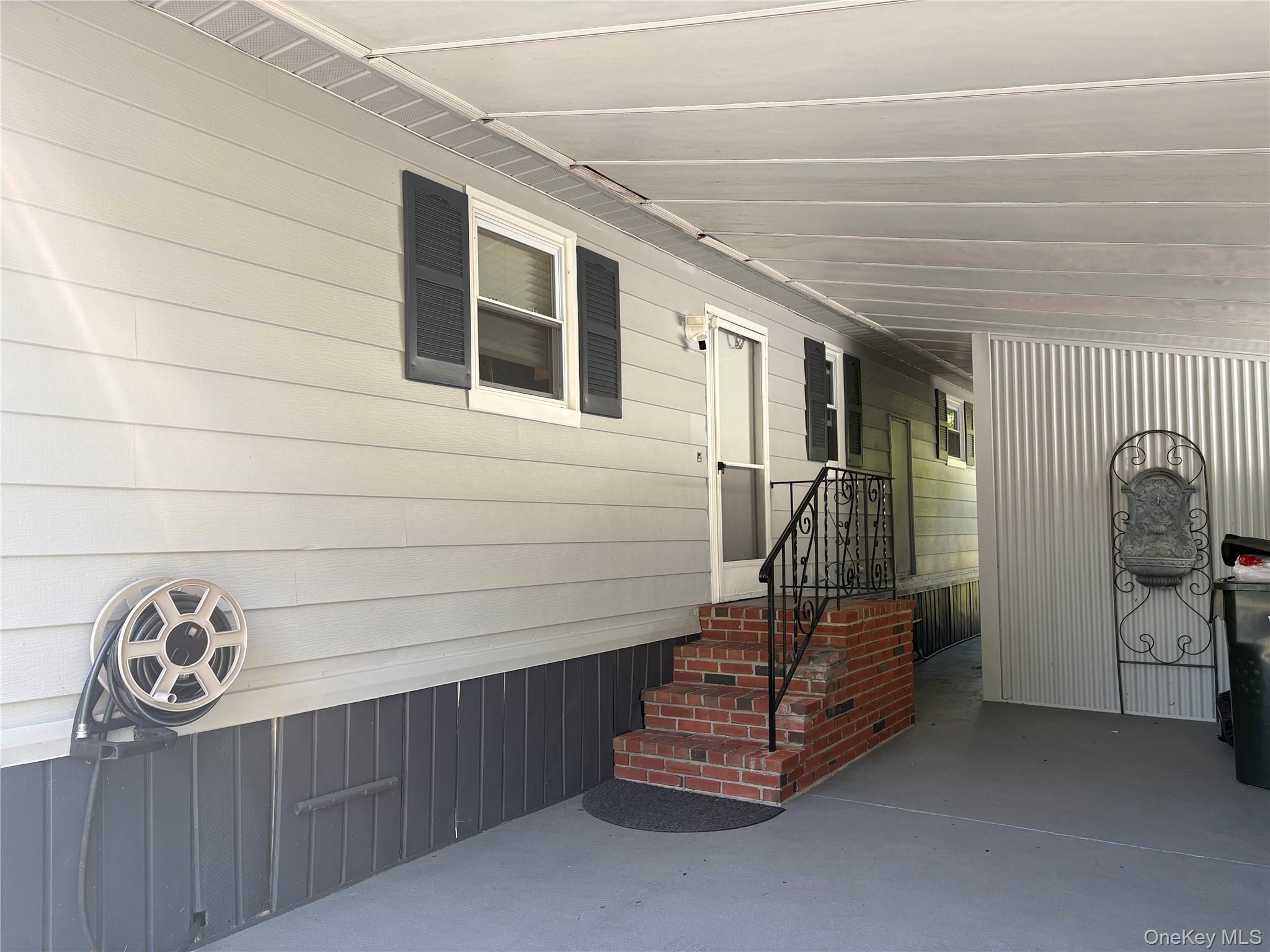 Single Family Riverleigh Avenue  Suffolk County, NY 11901, MLS-1045620-2
