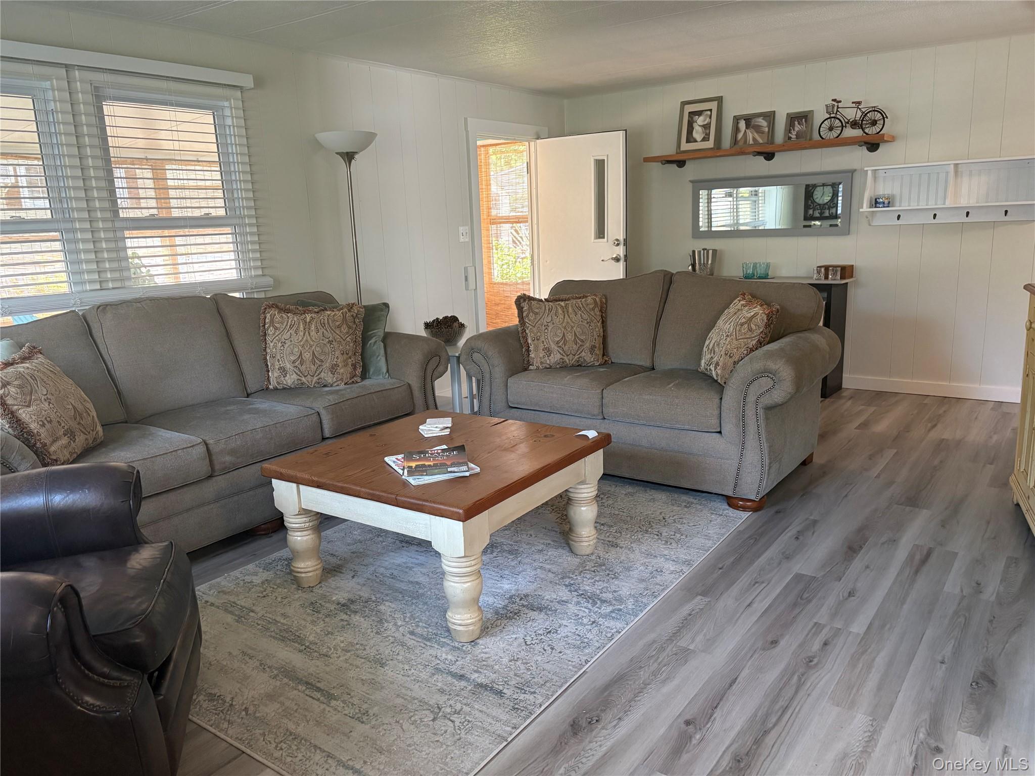 Single Family Riverleigh Avenue  Suffolk County, NY 11901, MLS-1045620-4