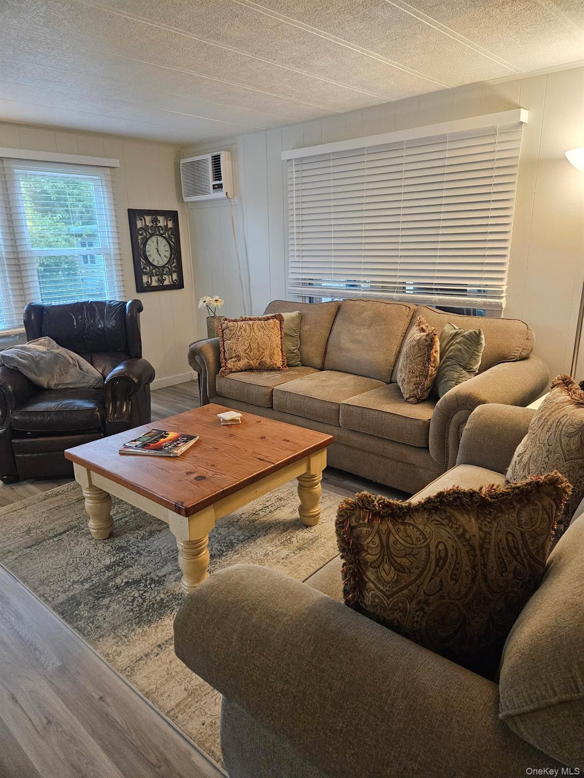 Single Family Riverleigh Avenue  Suffolk County, NY 11901, MLS-1045620-5