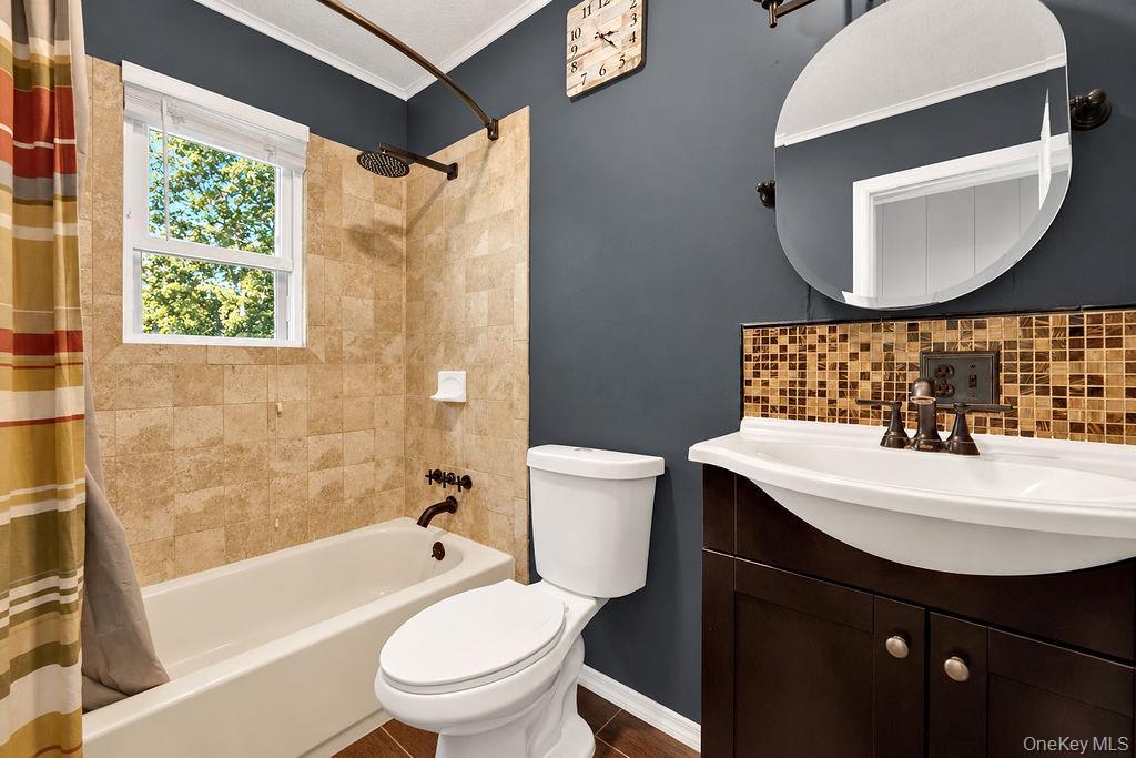 Single Family Linden Lane  Suffolk County, NY 11967, MLS-1045634-15