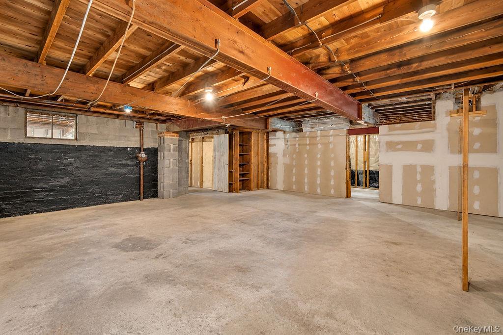 Single Family Linden Lane  Suffolk County, NY 11967, MLS-1045634-19