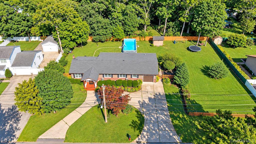 Single Family Linden Lane  Suffolk County, NY 11967, MLS-1045634-2