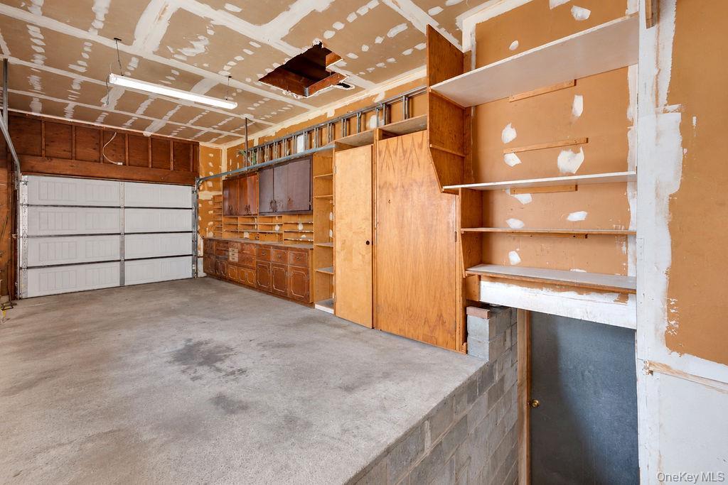 Single Family Linden Lane  Suffolk County, NY 11967, MLS-1045634-22