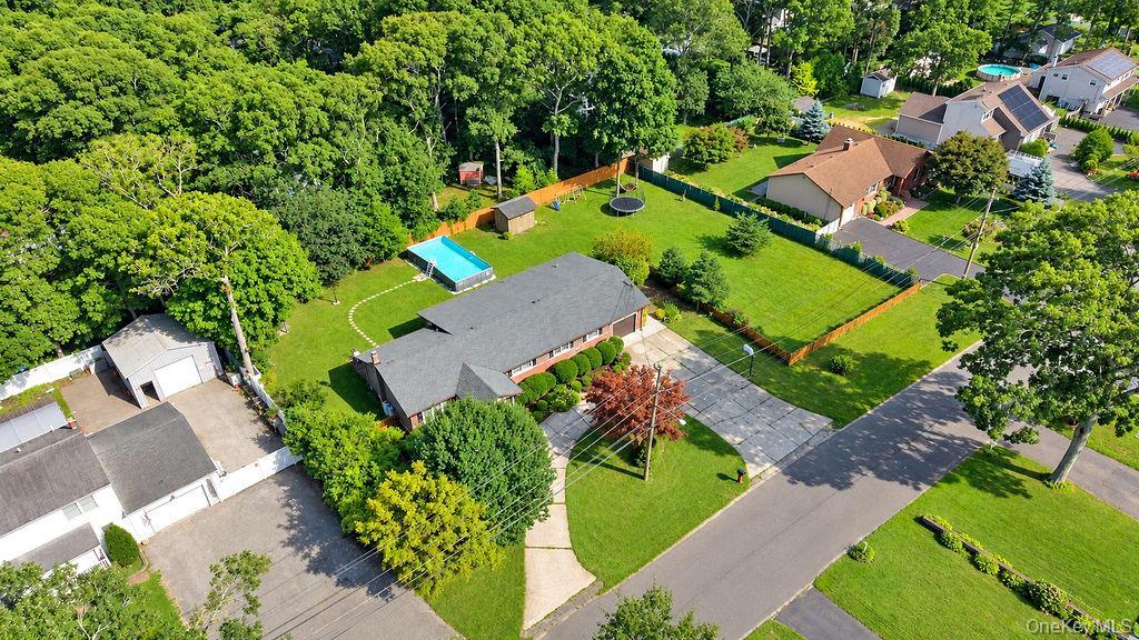 Single Family Linden Lane  Suffolk County, NY 11967, MLS-1045634-28