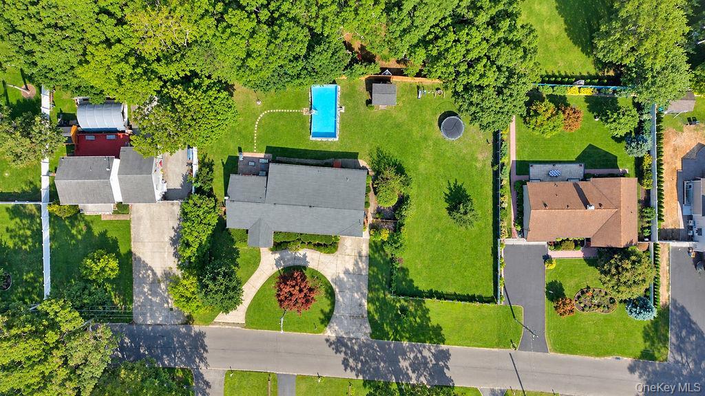 Single Family Linden Lane  Suffolk County, NY 11967, MLS-1045634-29