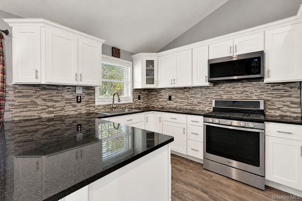 Single Family Linden Lane  Suffolk County, NY 11967, MLS-1045634-4