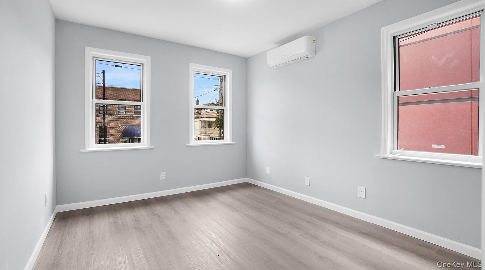 Single Family Paulding Avenue  Bronx, NY 10469, MLS-1045647-15