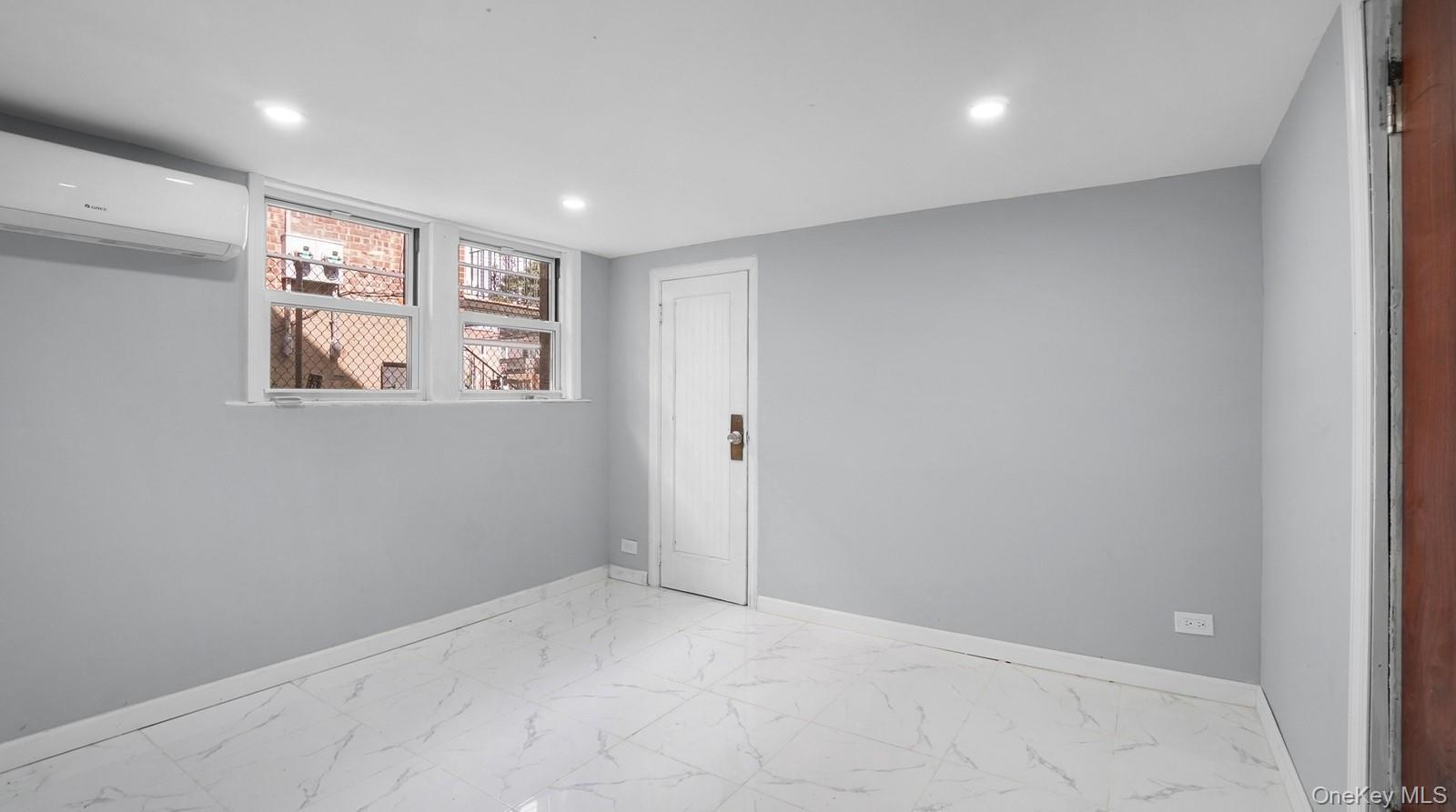Single Family Paulding Avenue  Bronx, NY 10469, MLS-1045647-21