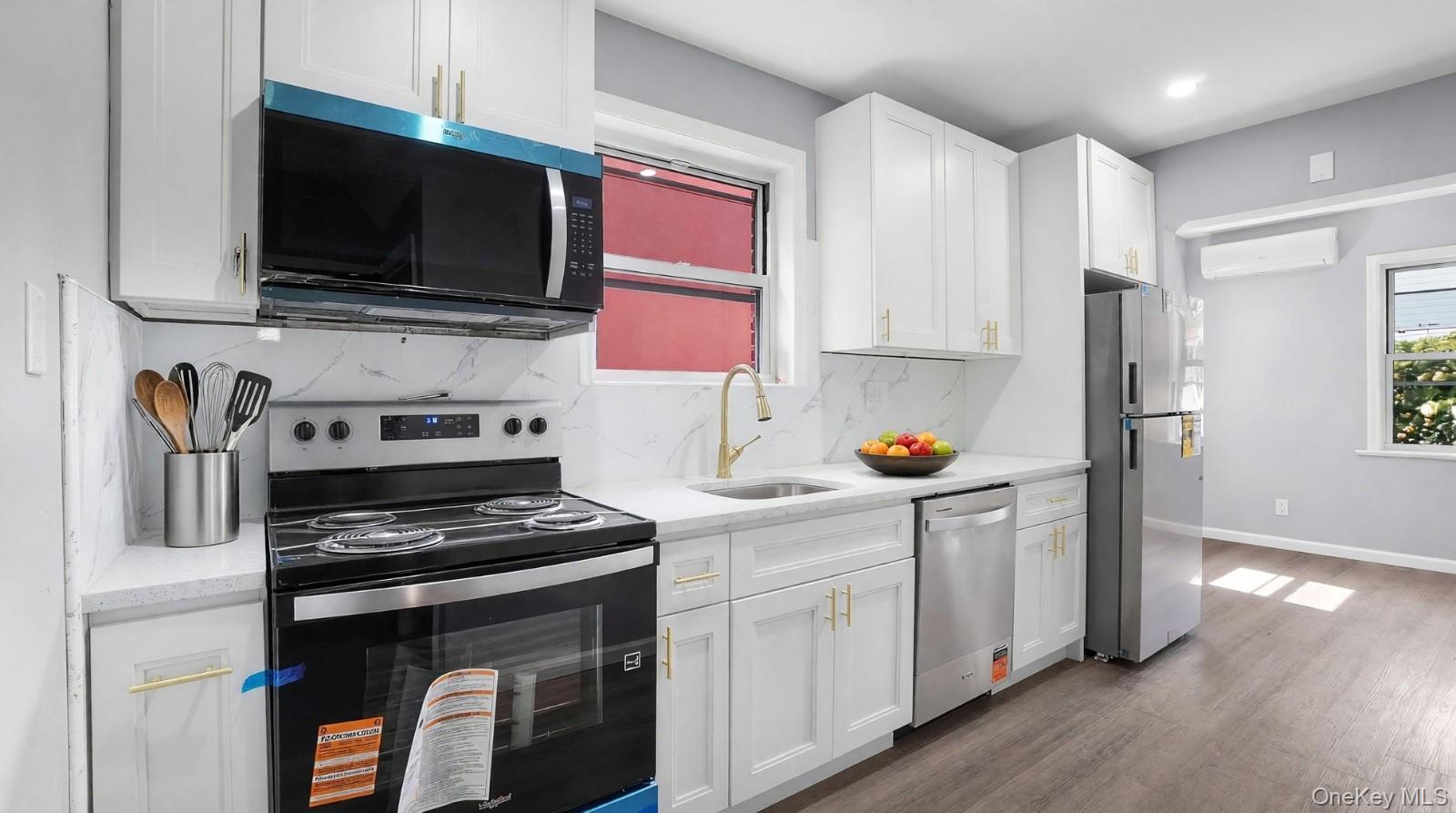 Single Family Paulding Avenue  Bronx, NY 10469, MLS-1045647-3