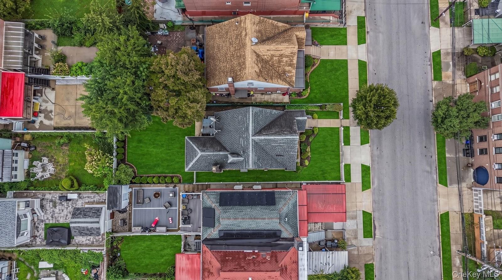 Single Family Paulding Avenue  Bronx, NY 10469, MLS-1045647-32