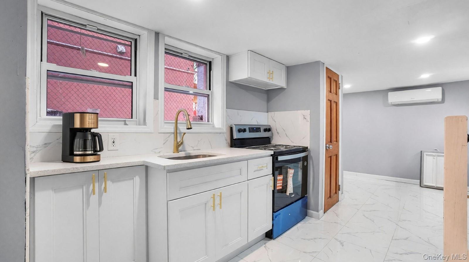 Single Family Paulding Avenue  Bronx, NY 10469, MLS-1045647-7