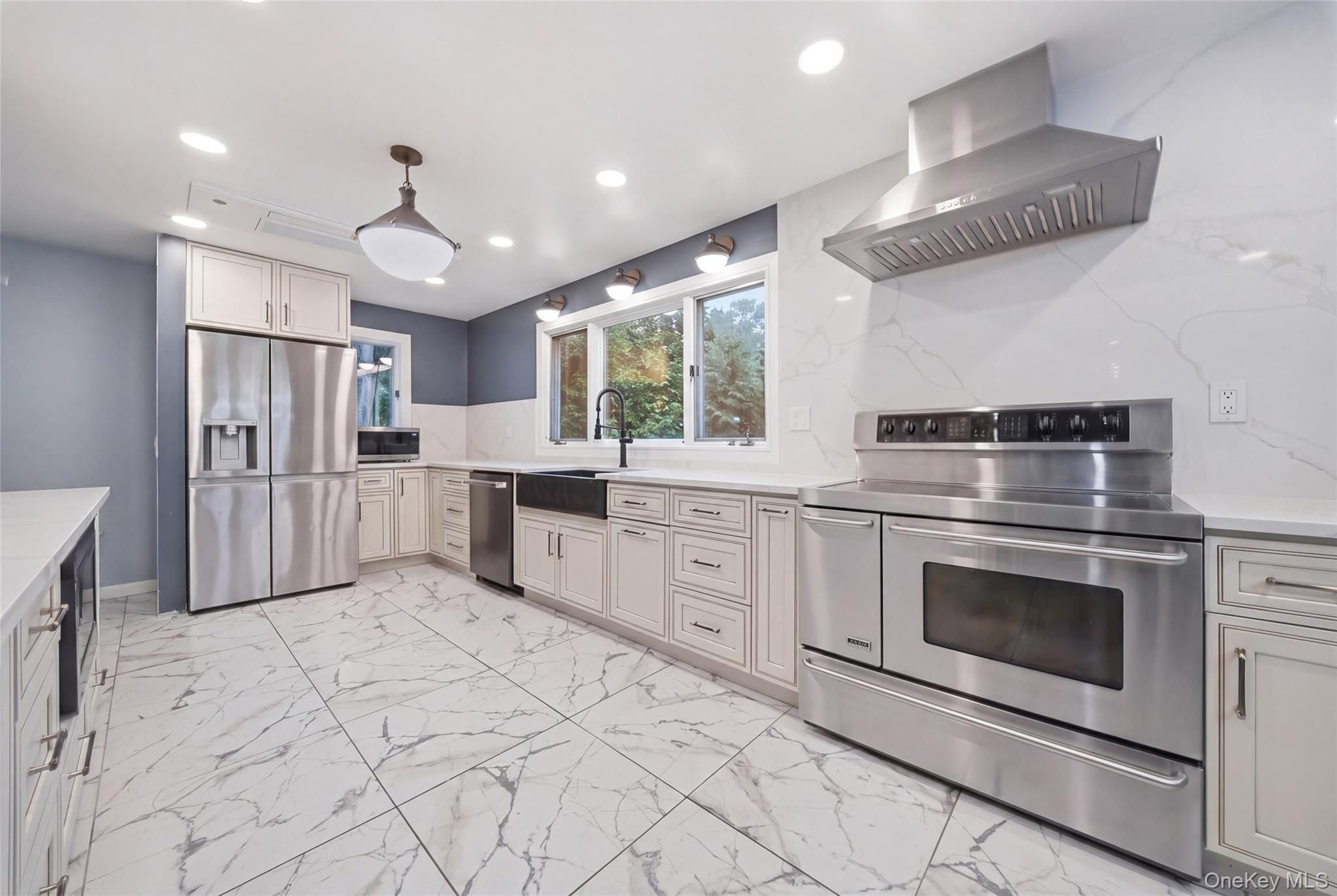 Single Family Nassau Drive Nassau County, NY 11021, MLS-1045680-13