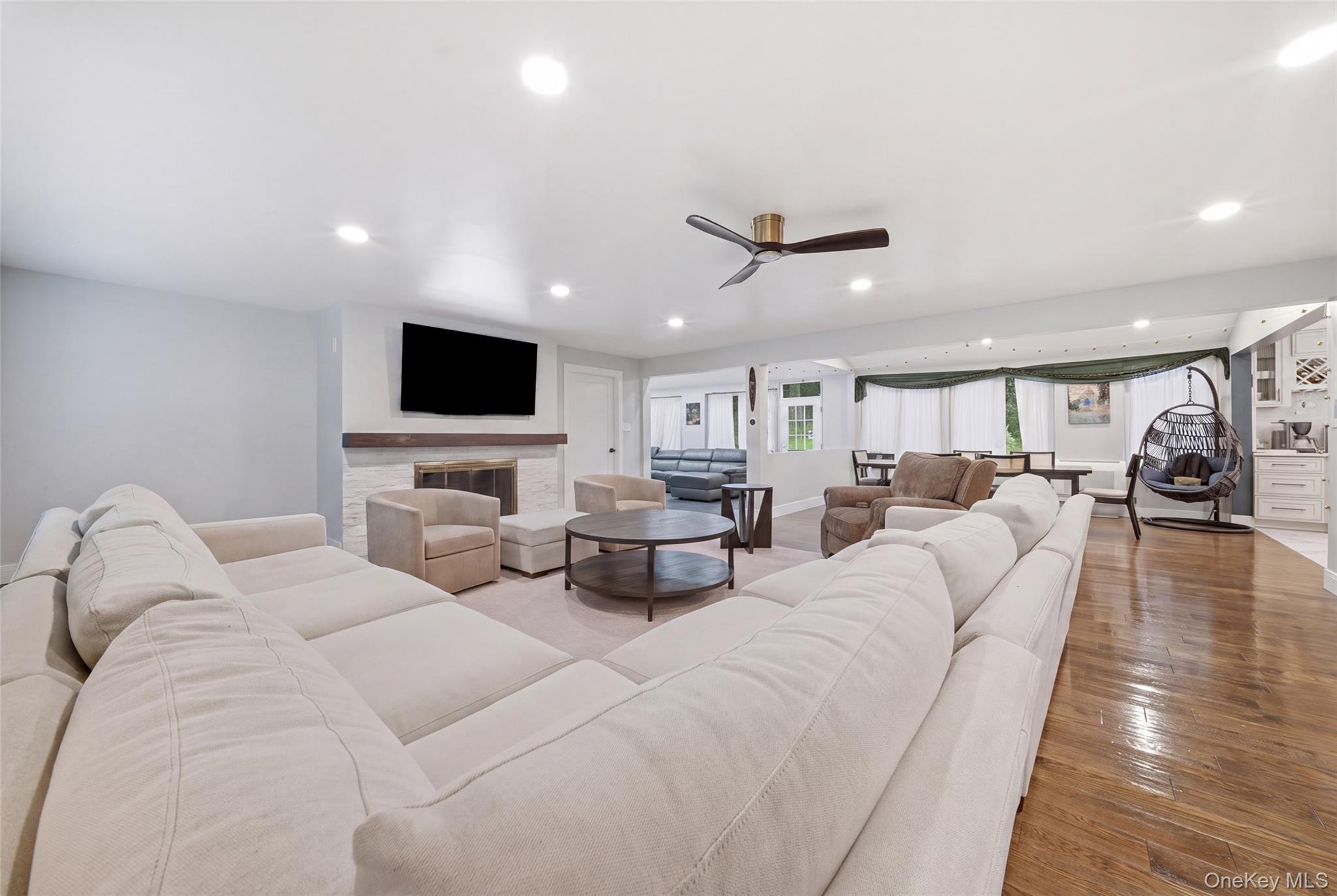 Single Family Nassau Drive Nassau County, NY 11021, MLS-1045680-17