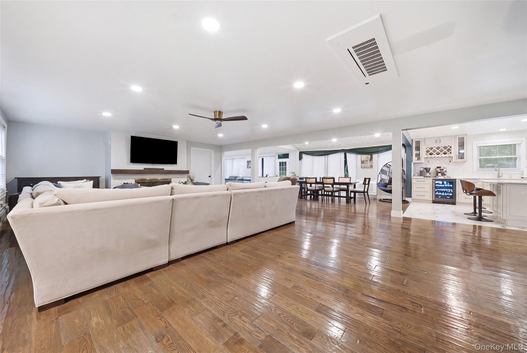 Single Family Nassau Drive Nassau County, NY 11021, MLS-1045680-18