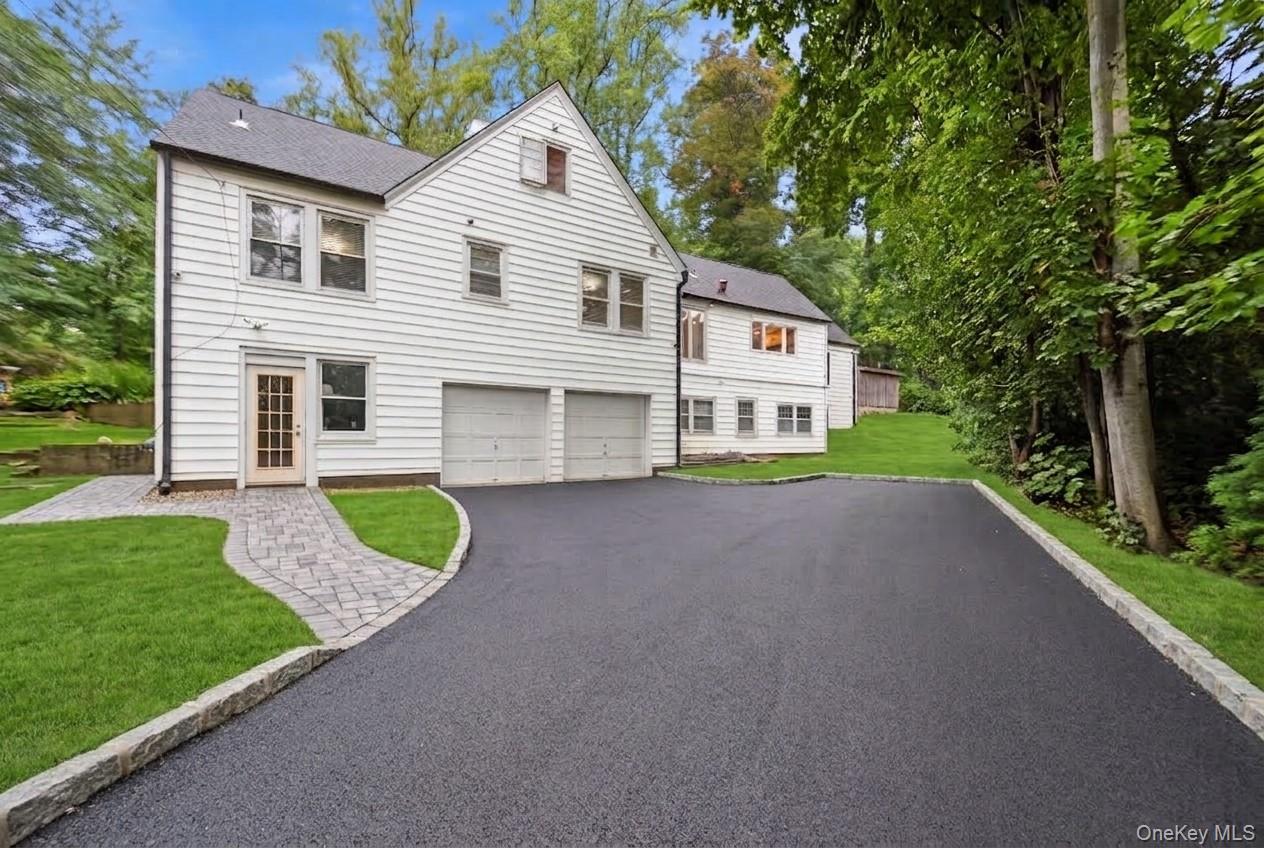Single Family Nassau Drive Nassau County, NY 11021, MLS-1045680-2