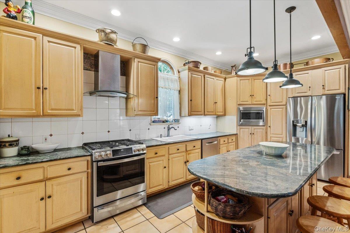 Single Family Stuart Avenue  Suffolk County, NY 11702, MLS-1045695-12