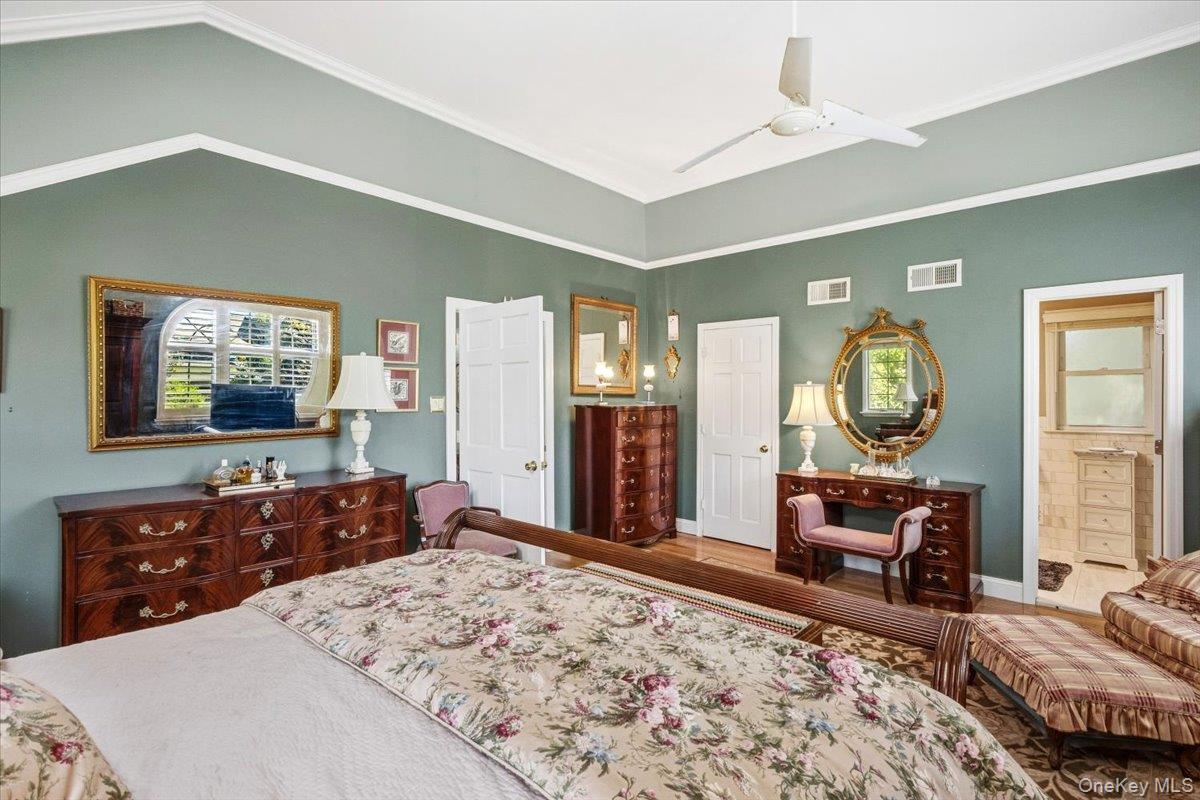Single Family Stuart Avenue  Suffolk County, NY 11702, MLS-1045695-21