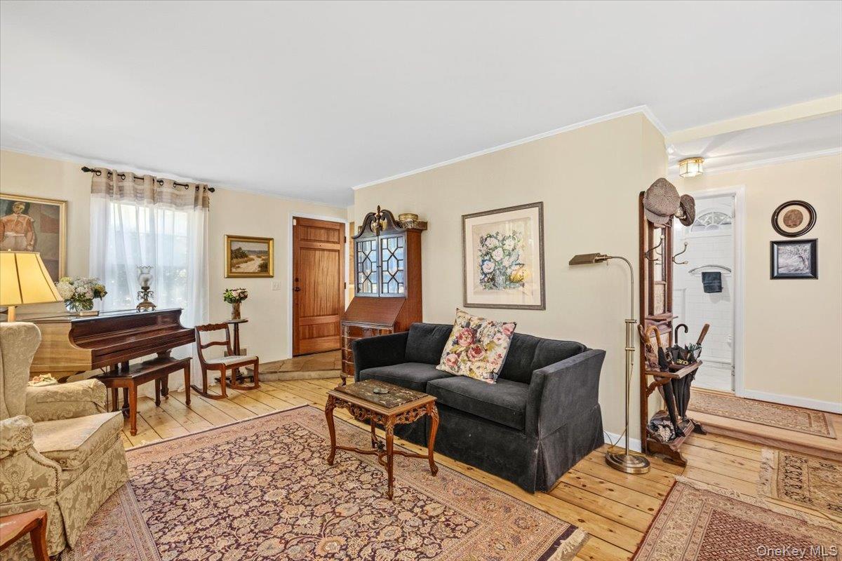 Single Family Stuart Avenue  Suffolk County, NY 11702, MLS-1045695-3