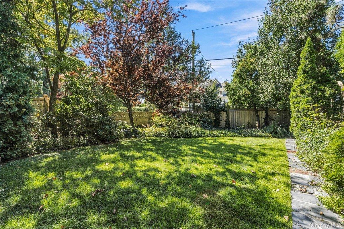 Single Family Stuart Avenue  Suffolk County, NY 11702, MLS-1045695-31