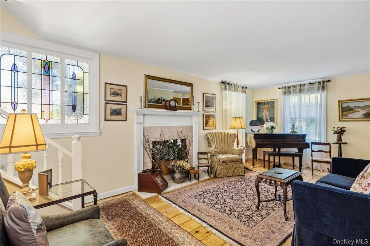 Single Family Stuart Avenue  Suffolk County, NY 11702, MLS-1045695-5
